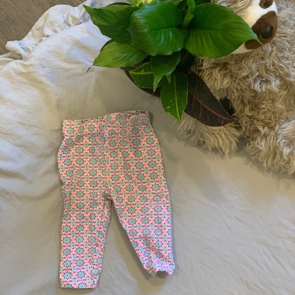 0-3 months: patterned leggings